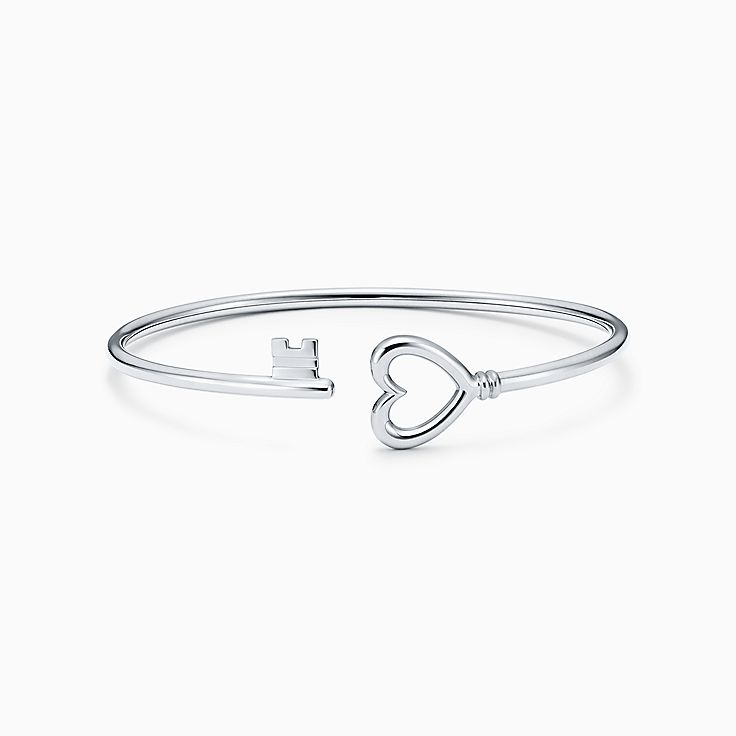 http//media.tiffany.com/is/image/Tiffany/EcomBrowseM/cls,tiffany,bracelet,wire,cur,60416346_980972_SV_1_M?op_usm\u003d1.00,1.00,6.00\u0026defaultImage\u003d